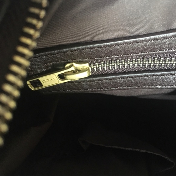 Gucci Shoulder Bag - Picture 8 of 12